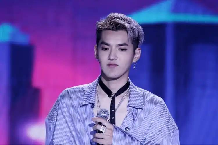 超帅吴亦凡桌面锁屏_酷帅范儿男神