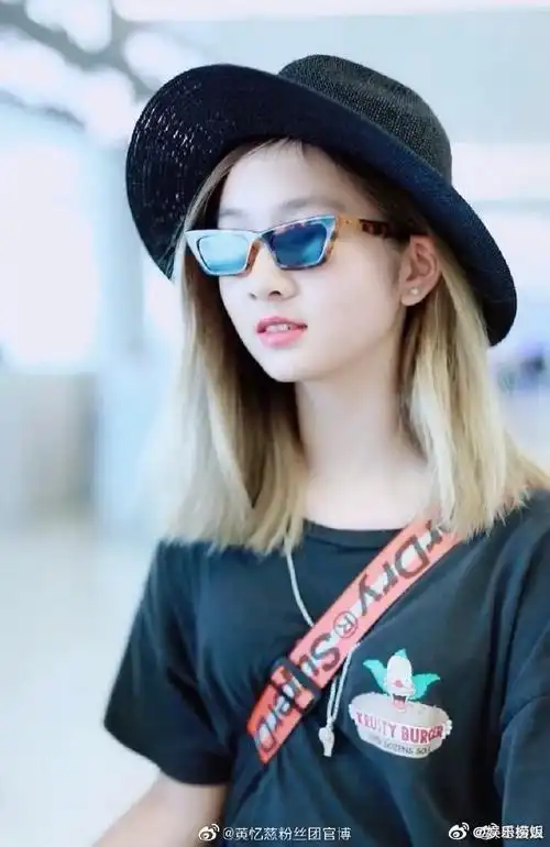 黄多多气质#今年14岁黄多多近照曝光,完全. 来自娱乐捞饭 - 微博