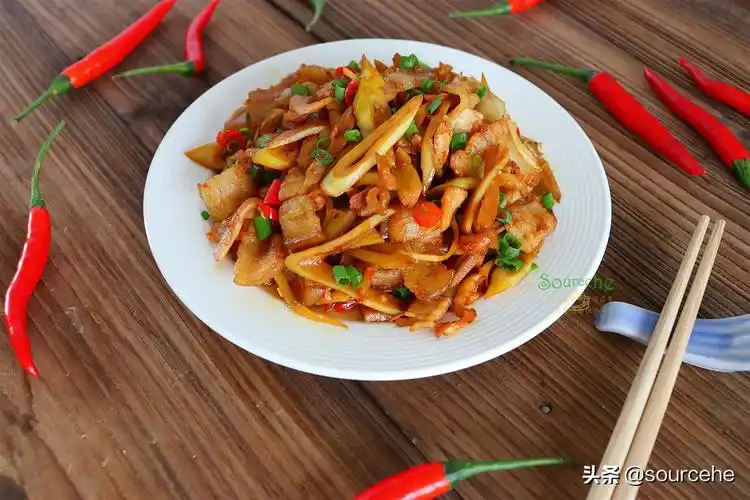 小笋炒肉怎么做好吃(小笋炒肉南方常见的家常菜)