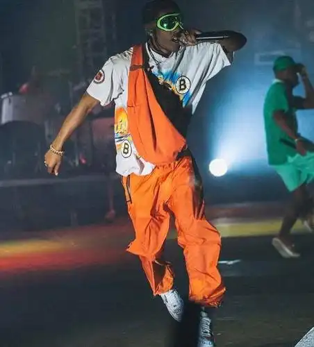 现在的嘻哈歌手都爱怎样的打扮?