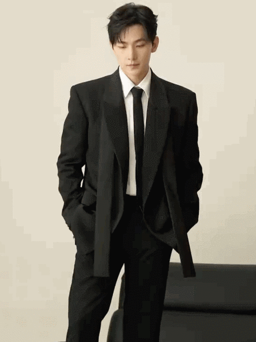 杨洋最新西装大片