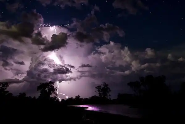 闪电系列:晴天霹雳(原图尺寸:600x402px)