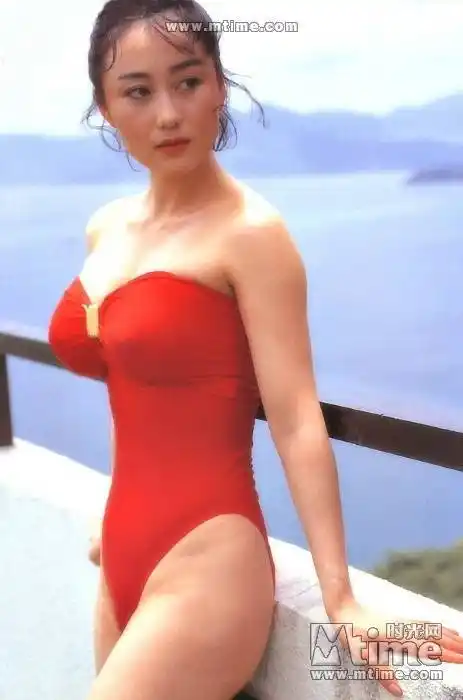 利智第十位:李小冉2010年,梅婷的前夫,李小冉的现任男友鄢泼被砍成