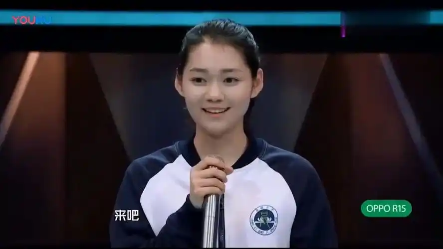 段奥娟瘦了# 段奥娟穿校服上场,开口就惊艳了众人,胡彦斌嗨了,小姐姐