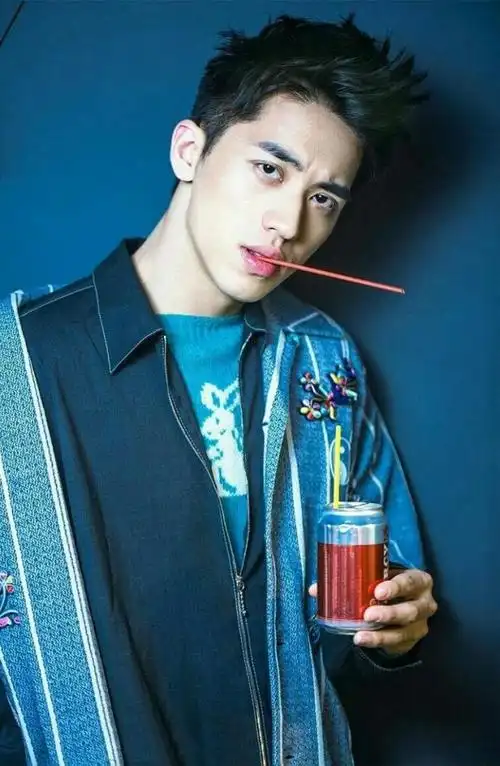 许魏洲:1994年10月20日出生于中国上海市,中国内地男演员,歌手