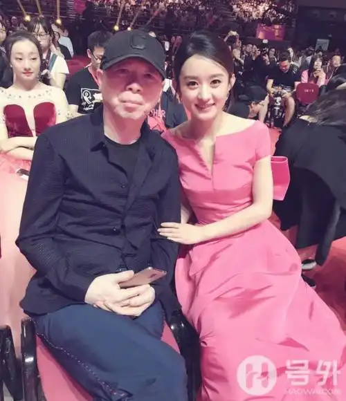 冯小刚叫错赵丽颖名字,冯绍峰表情亮了,黄轩全程注视赵丽颖