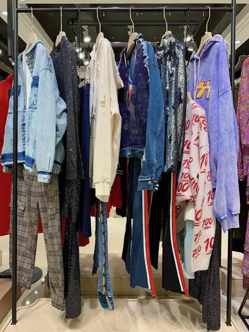 乌丫潮牌品牌折扣女装2020年爆款神货实体直播热销尾货一手供应链