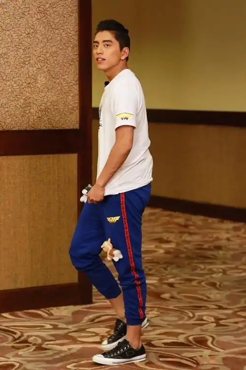 《高能少年团》王大陆成功路上努力相伴 展现最真实的自我