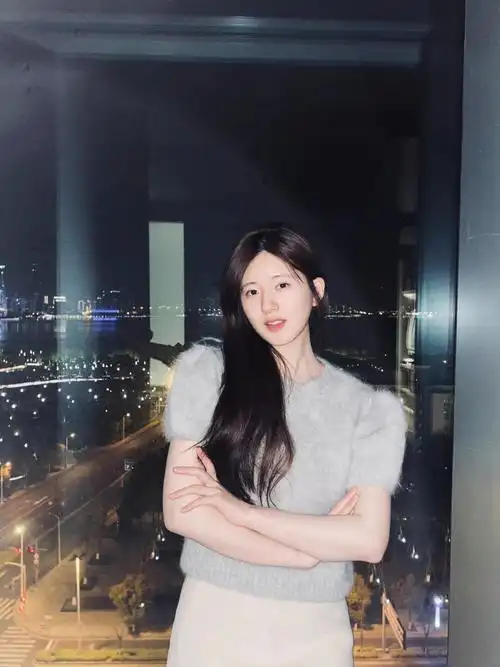 赵露思 | 永远最爱生活照的思思 08赵露思工作室官微