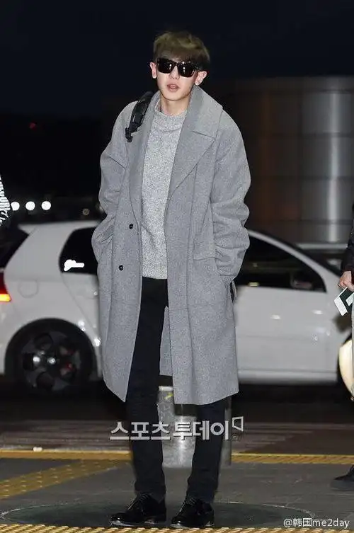 请问朴灿烈这件大衣是什么牌子的?谢谢