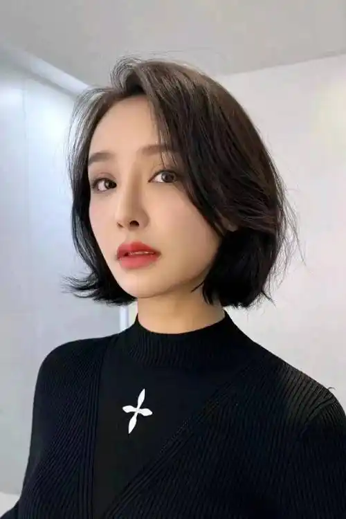 2024追求时尚潮流,四款最新爆款发型推荐,教你展现时尚与气质_长发