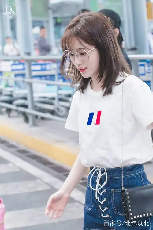 戴眼镜的鞠婧祎,这样的小鞠你绝对没有见过