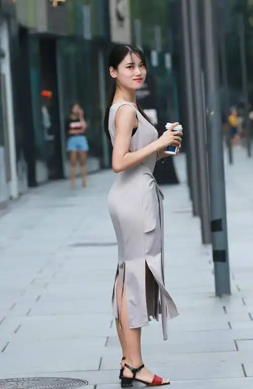 等了这么久,终于等来了一组好看的街拍.