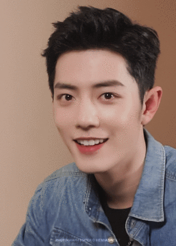 微笑自古以来就是治愈的良药,而肖战只是用微笑来治愈那些曾经误解他