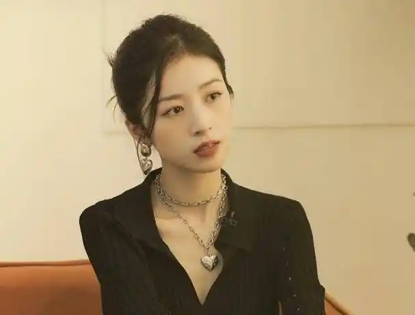 周雨彤一年4部戏,却剧火人不红?还因过生日让肖战被骂?