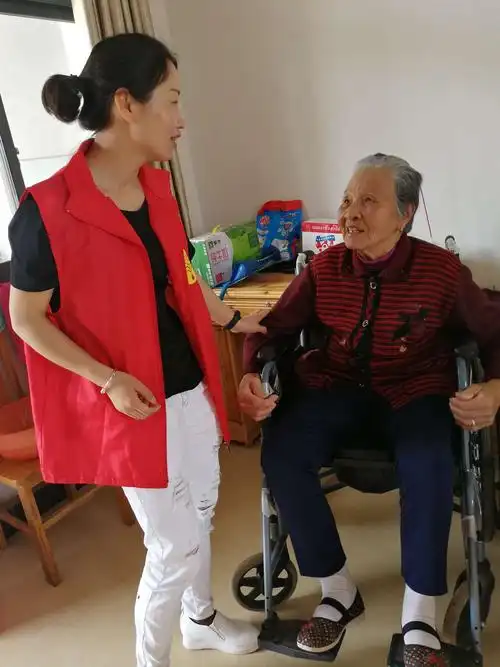 关爱老人,走进潭丘乡敬老院