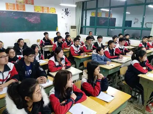 方法引领 高效复习——郑州慧民外语学校进行高三学子校长讲座