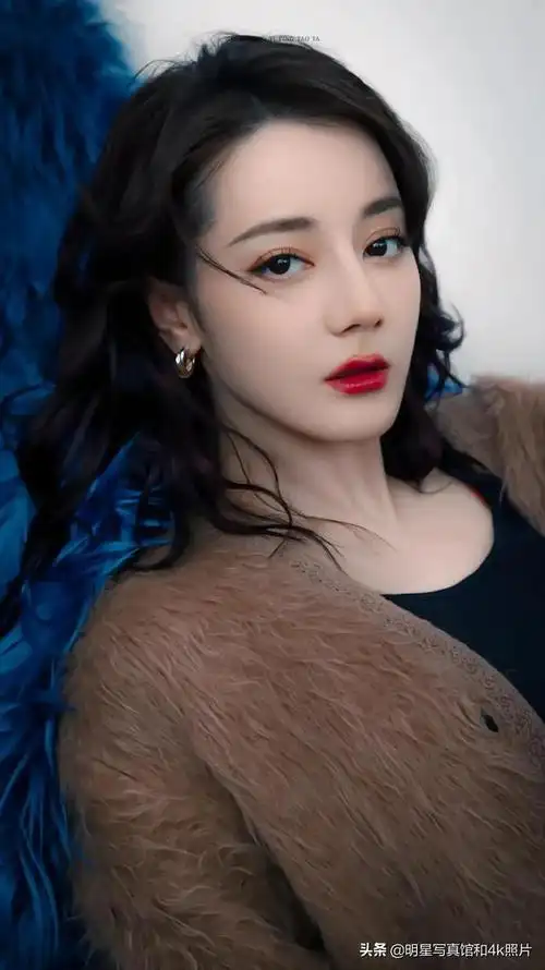 迪丽热巴最新性感迷人妩媚照片_网易订阅