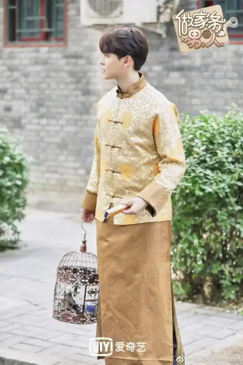 近日,《做家务的男人》随机掉落了尤长靖古装剧照,与"室友"汪苏泷的