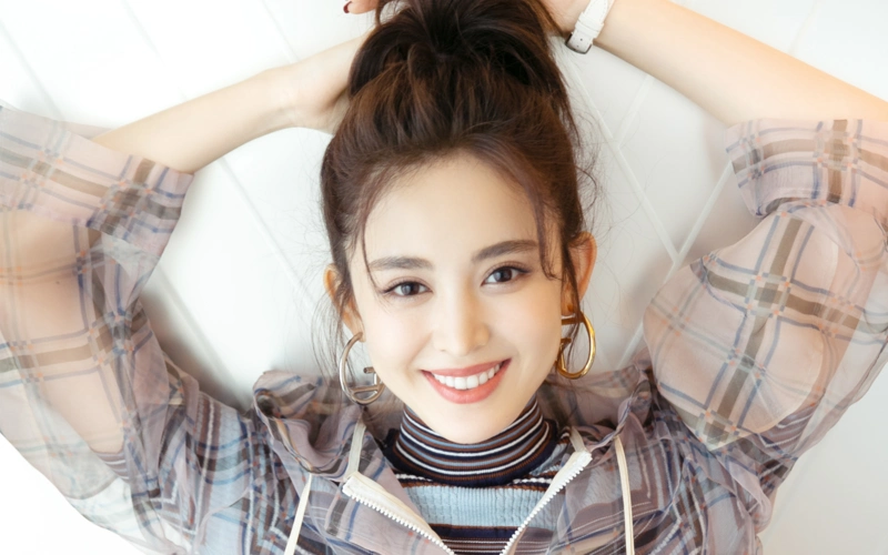 美女明星古力娜扎桌面壁纸