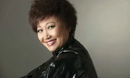 她被叫做泼妇专业户,因生活中个性强硬离婚,晚年孤独凄凉