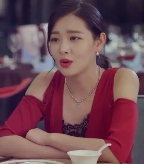 王维维这个演员很多人或许比较熟悉,看过张嘉译和王晓晨主演的《我的!