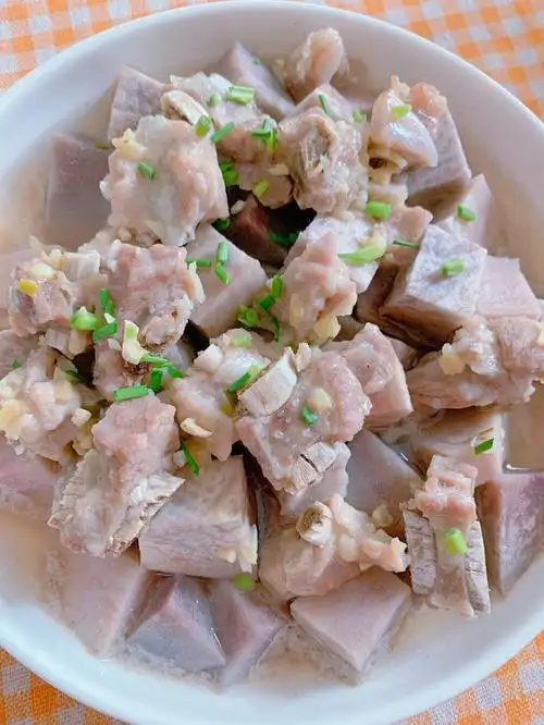 香芋蒸排骨的做法粉糯鲜美非常的好吃