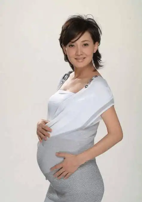 牛莉:我这辈子最骄傲的决定,就是为普通丈夫连生三个孩子_表演_小时候