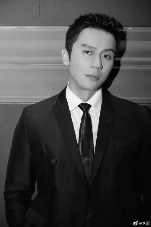 李晨自曝飞行里程被十余人盗刷 呼吁大家提高警惕