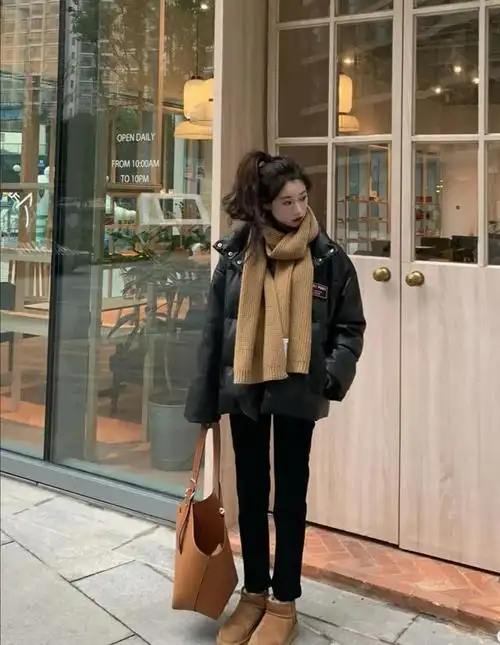 以上便是今天给大家介绍的雪地靴穿搭,很多人嫌弃它笨重又难穿,但雪地