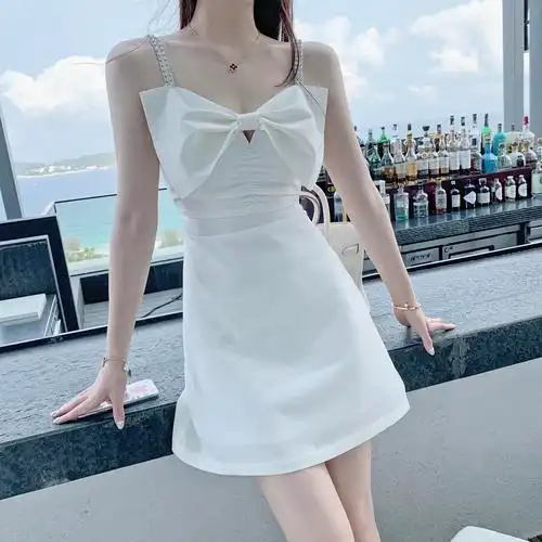 抹胸生日礼裙_【牛奶布丁】justbe yoo/白色抹胸蝴蝶结吊带连衣裙生日