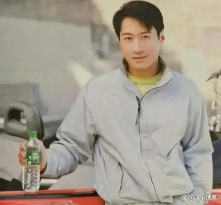 第一次对黎明产生印象是在看到乐百氏的广告时,当时只觉得这个男士