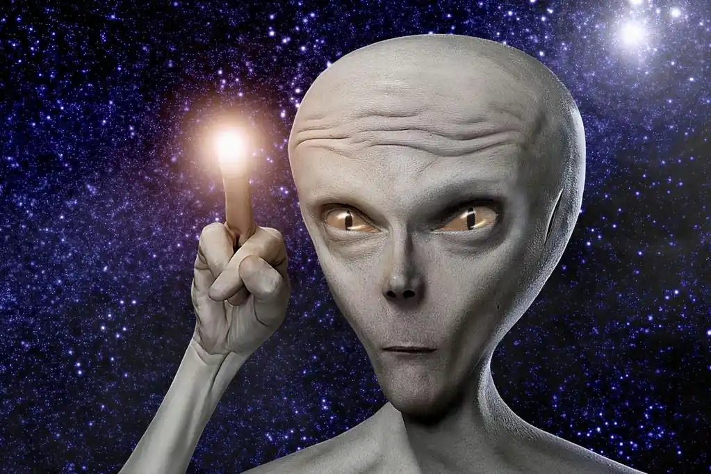 外星人,用 alighten 的手指外星人形机器人