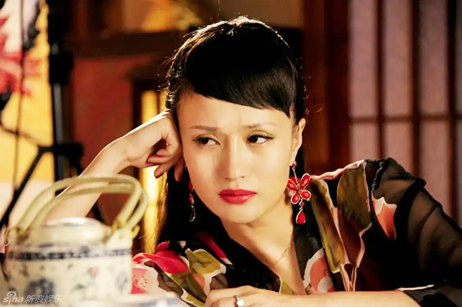 万美汐小女人一面