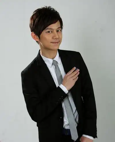 【图文】何炅断背门事件 哪个是真?哪个是假?