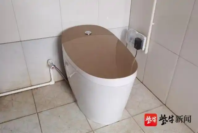 村民家改造后的厕所重环保,每次仅用普通马桶的十分之一水量"我们家
