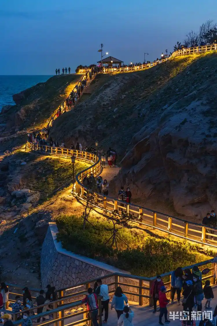 燕儿岛山公园海滨木栈道成青岛新"网红"打卡地!快去逛逛吧