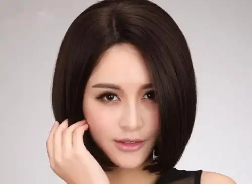 三七分短发是男士偏分发型的一种,也是最有代表性的男生偏分发型.