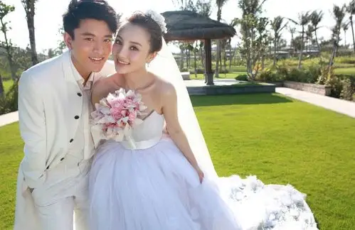 李小璐婚纱照曝光 李小璐个人资料 李小璐身高