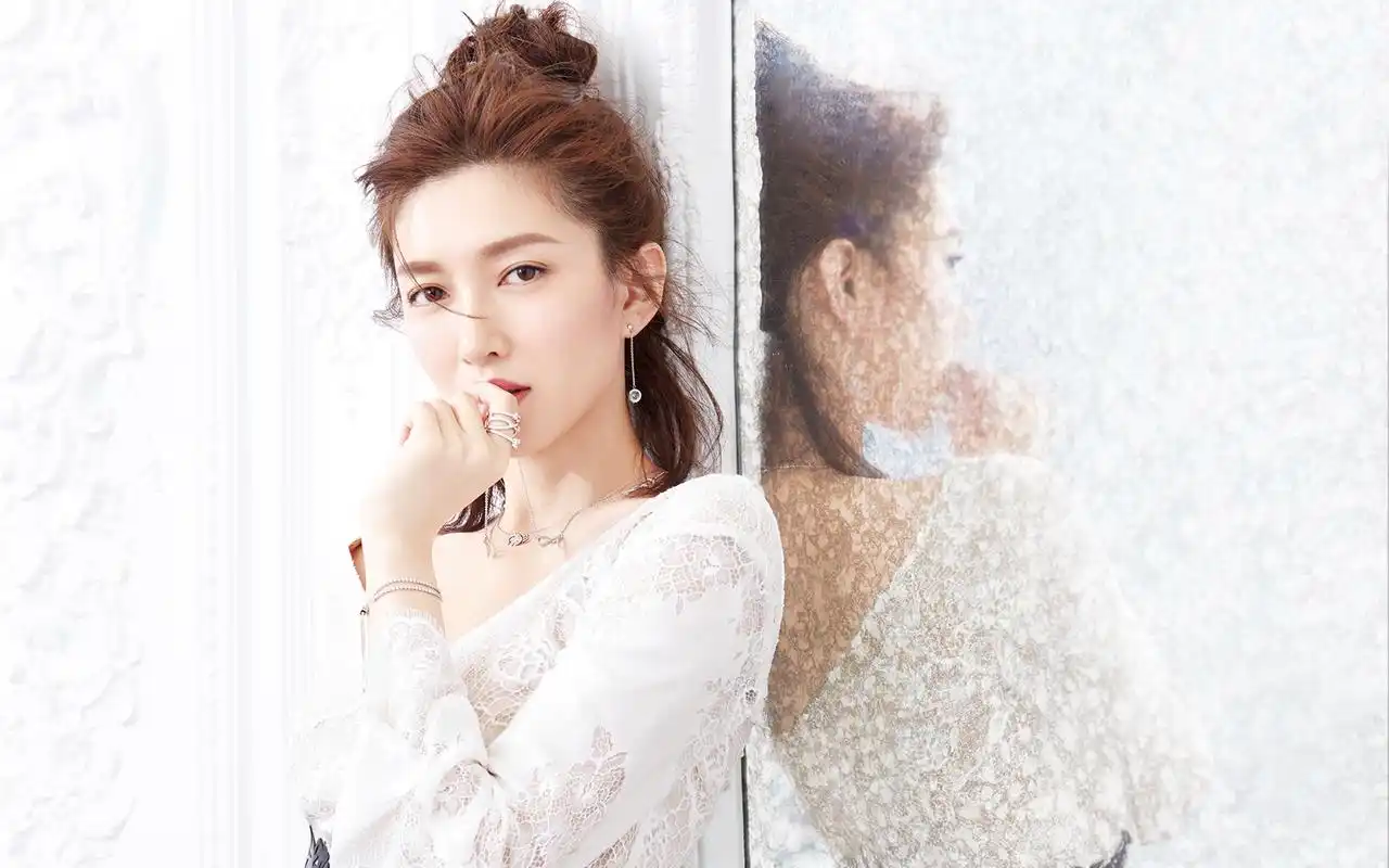 气质女星江疏影靓丽写真高清桌面壁纸