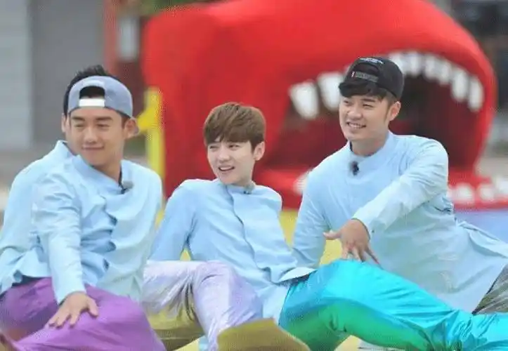 看清具体文案内容后,网友催促官宣成铁粉了_郑恺_节目_话题