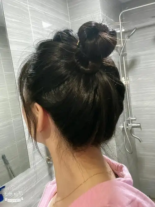 披肩发如何扎丸子头