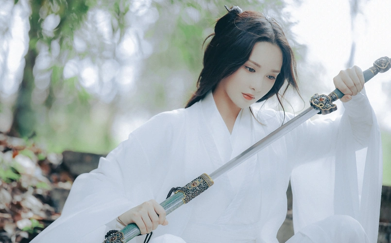 彭小苒古风侠女造型,清冷飘逸,可是怎么和东宫小枫时期不一样了