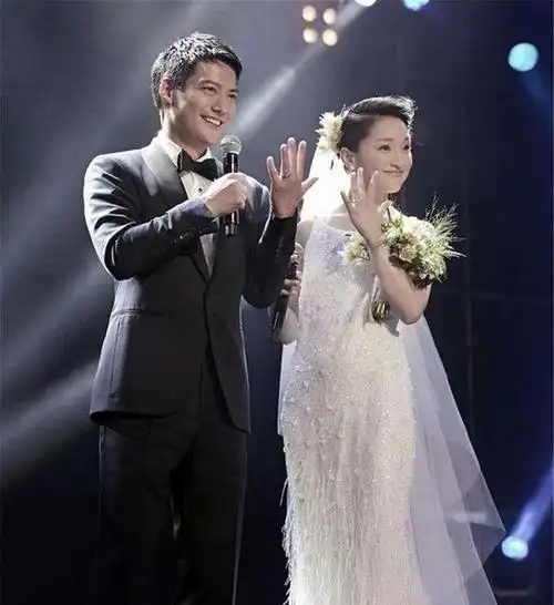 周迅离过一次婚带比自己小男友见父母如今的她很幸福