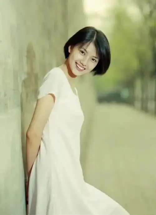 43岁"国民女神"高圆圆素颜曝光:婚后9年,不化妆,零修图