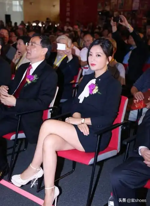 不老女神赵薇10cm高跟显气质跟着女神学学怎么穿鞋