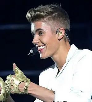 贾斯丁比伯最新短发飞机头发型图片_明星发型_西子美发网