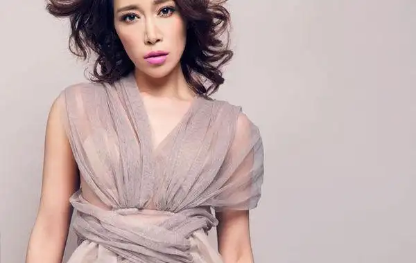 从《中国好声音》舞台上走出来的人气学员金池这两年在歌坛稳步前进