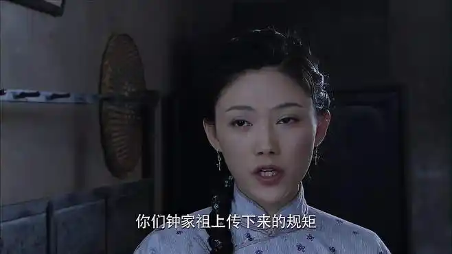 围屋里的桃花:闻良帮绿蚕挑水,绿蚕心甘情愿,把最好东西送给他-影视综