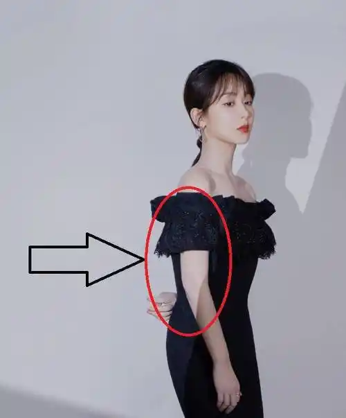 杨紫为秀身材,便穿上一字领紧身裙,不慎暴露了"小粗腰"_显得_时尚